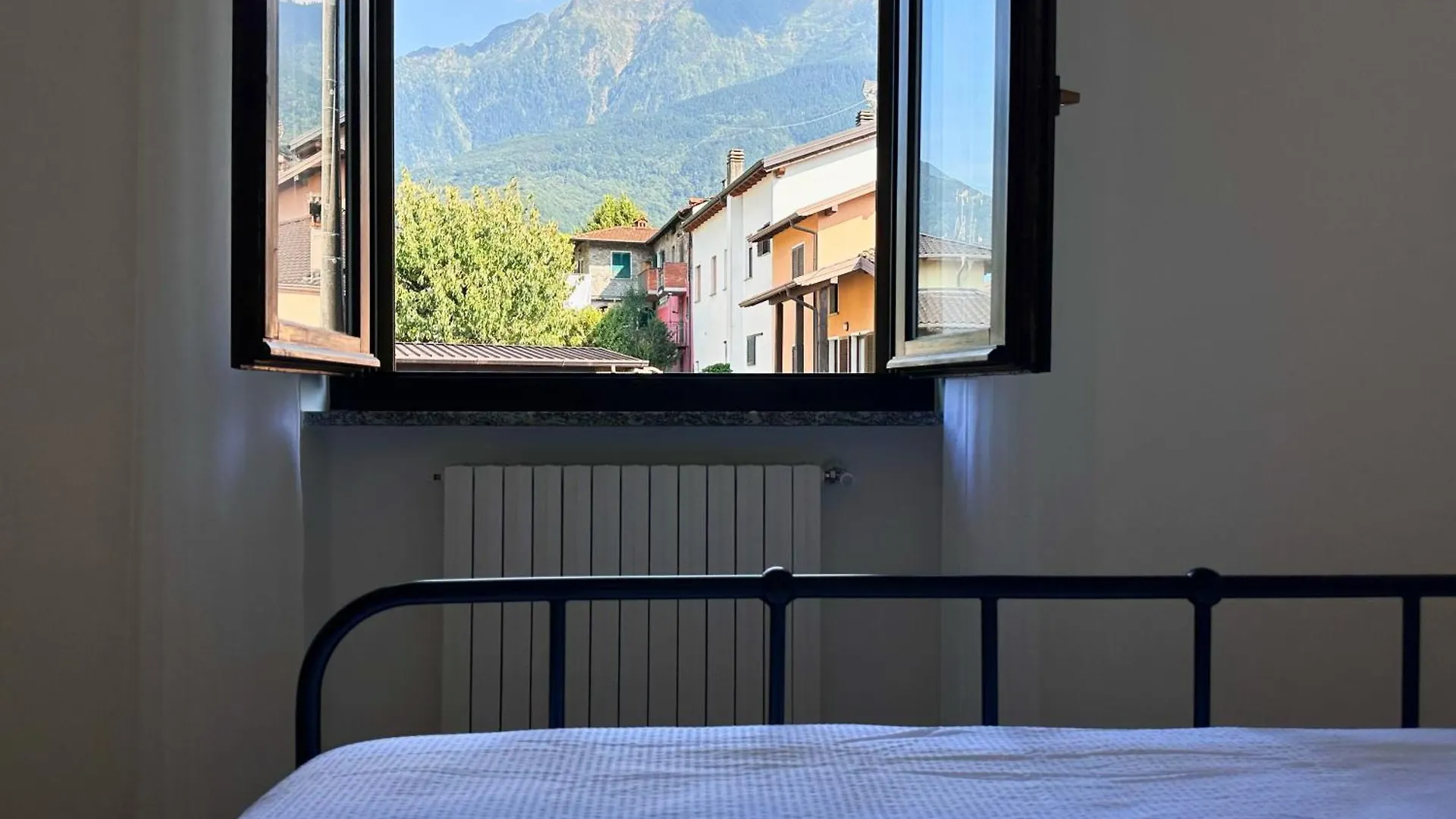 Luci Fra Le Nuvole Apartment Colico Italy
